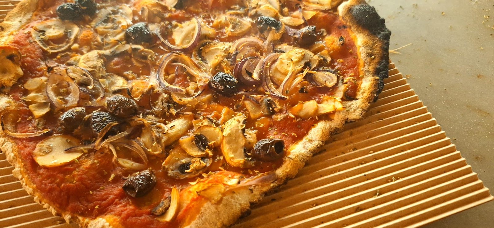 Die Pizzabäckerin Foto 1