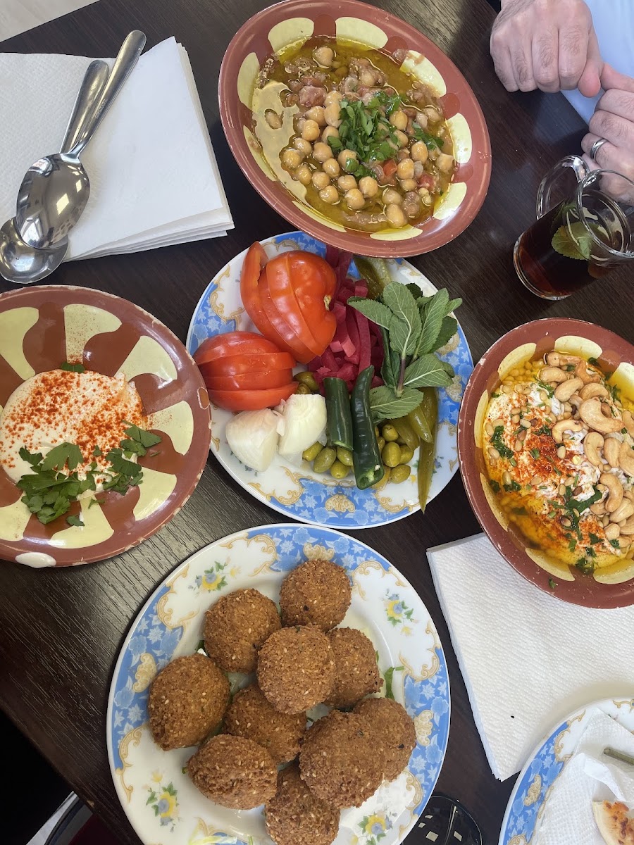 LaRoma X LaForno Manakish Foul Hummus Foto 3