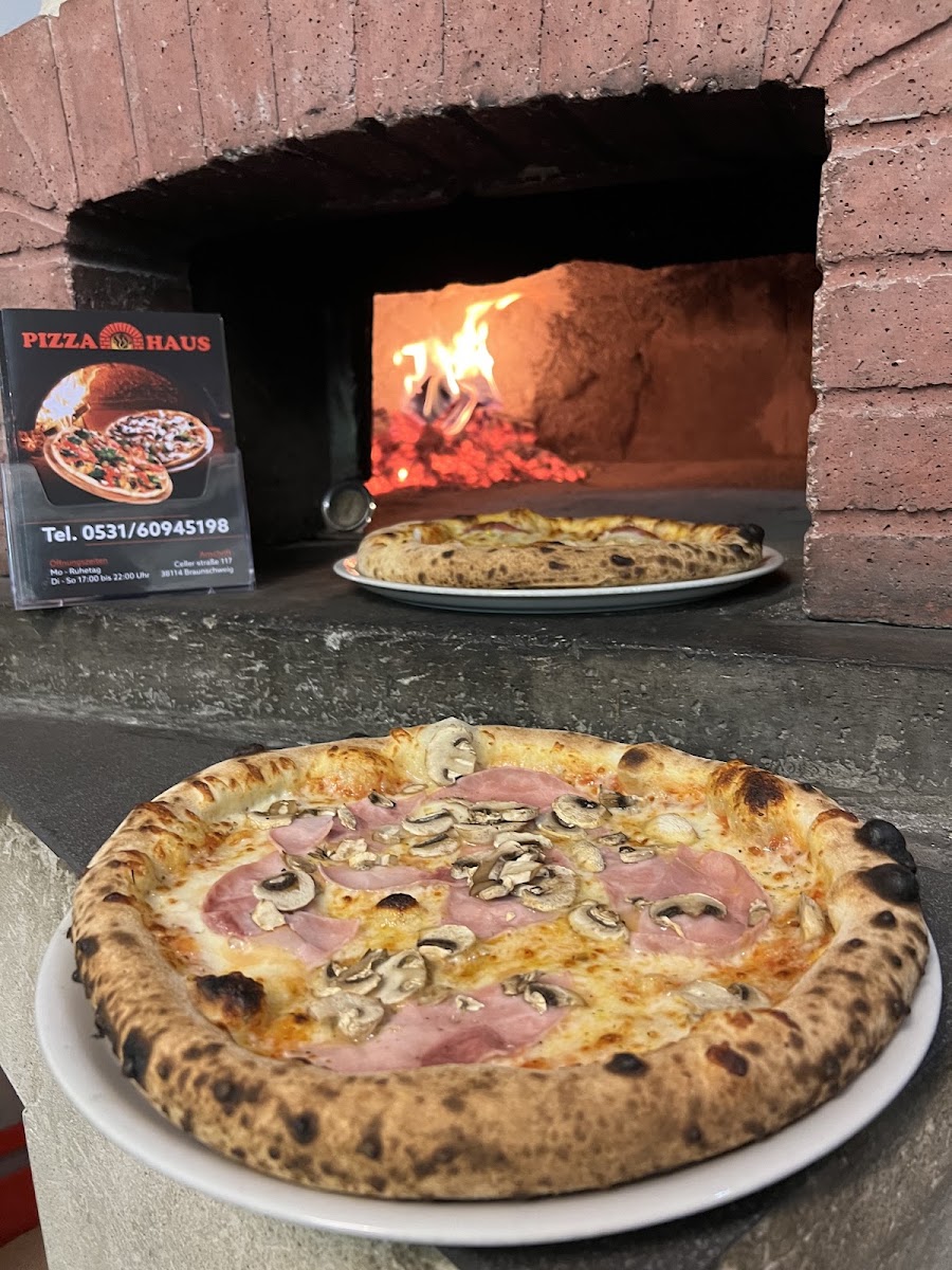 Pizza Haus - traditioneller Holzofen Foto 1