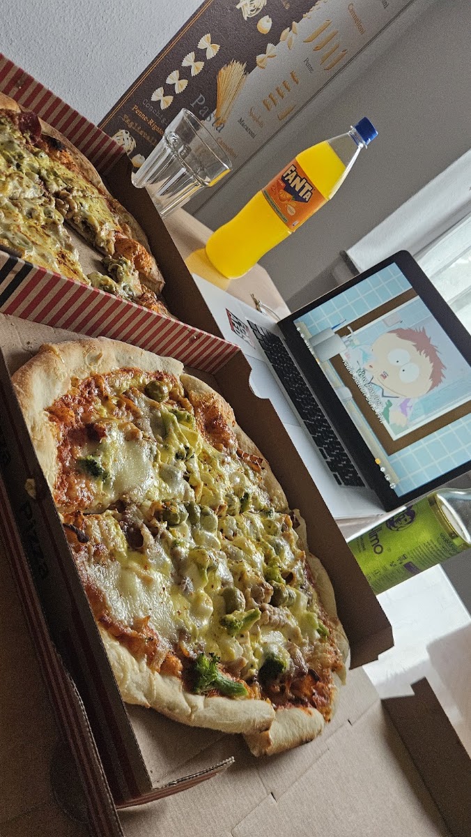 Pizza Loyal Foto 3