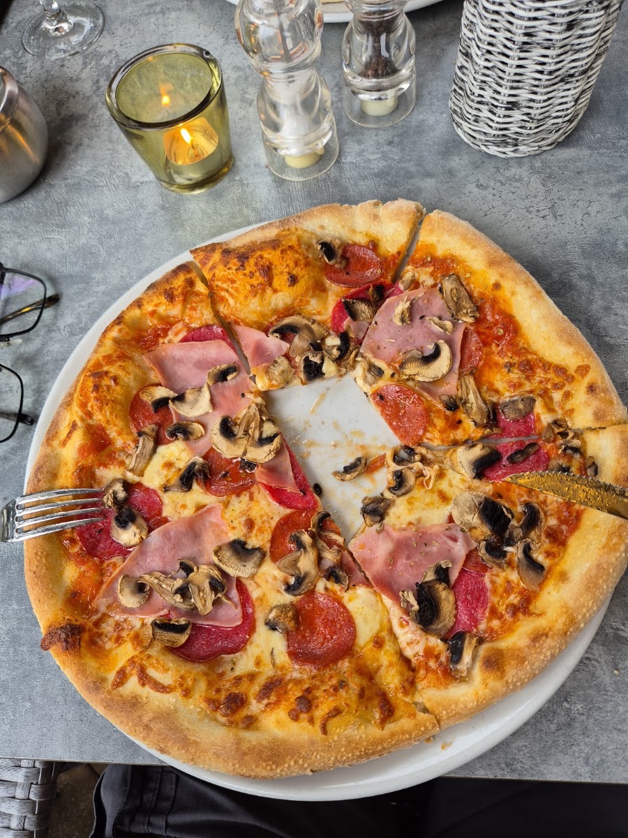 Pizzeria Raffaello Foto 1